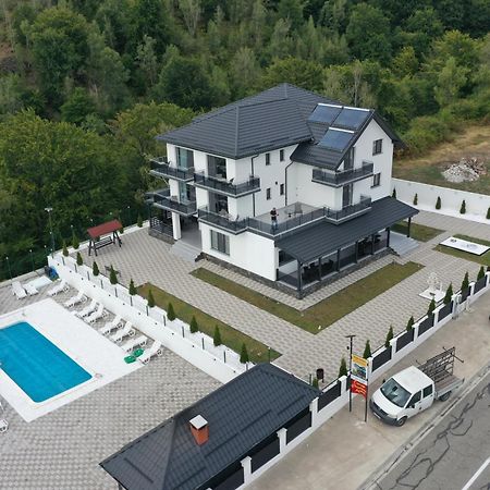 Casa De Vacanta Larisa Novaci-Străini エクステリア 写真