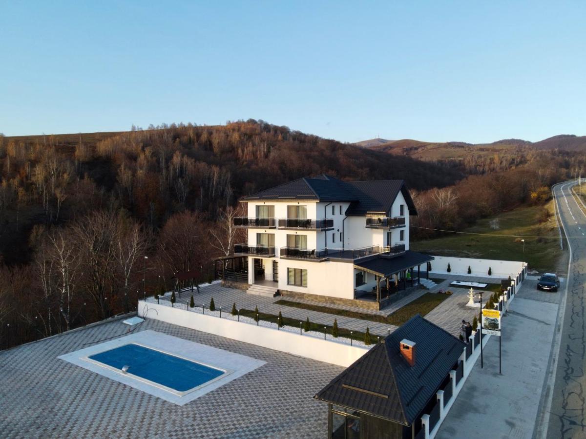 Casa De Vacanta Larisa Novaci-Străini エクステリア 写真