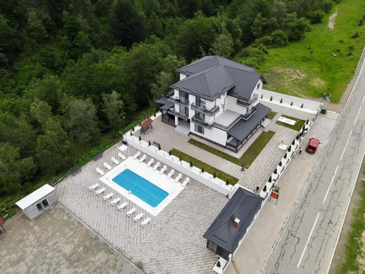 Casa De Vacanta Larisa Novaci-Străini エクステリア 写真