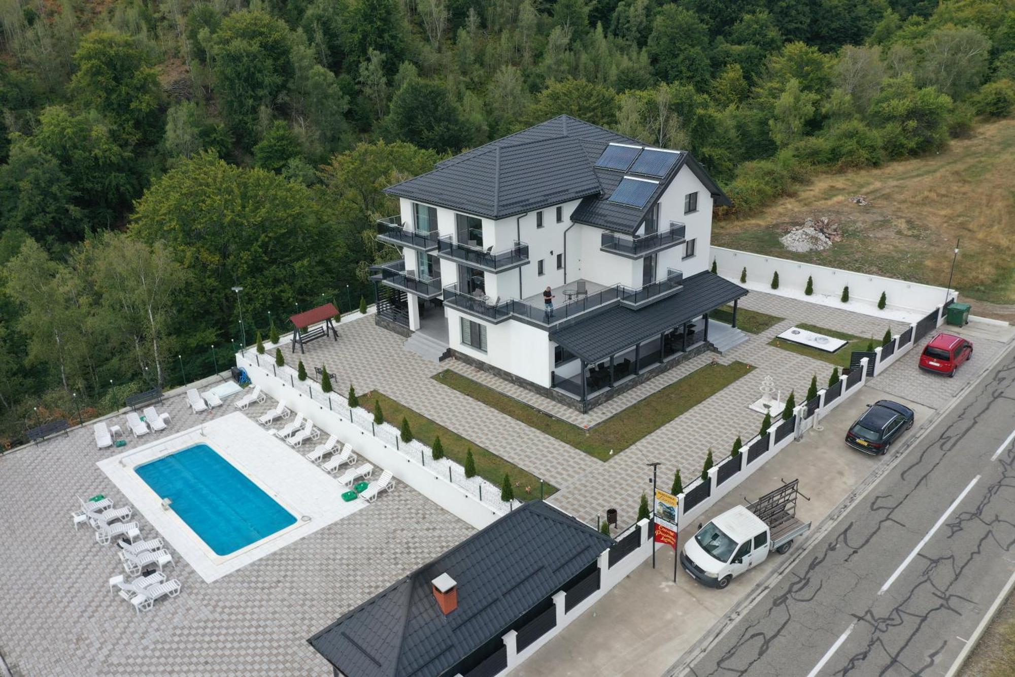 Casa De Vacanta Larisa Novaci-Străini エクステリア 写真